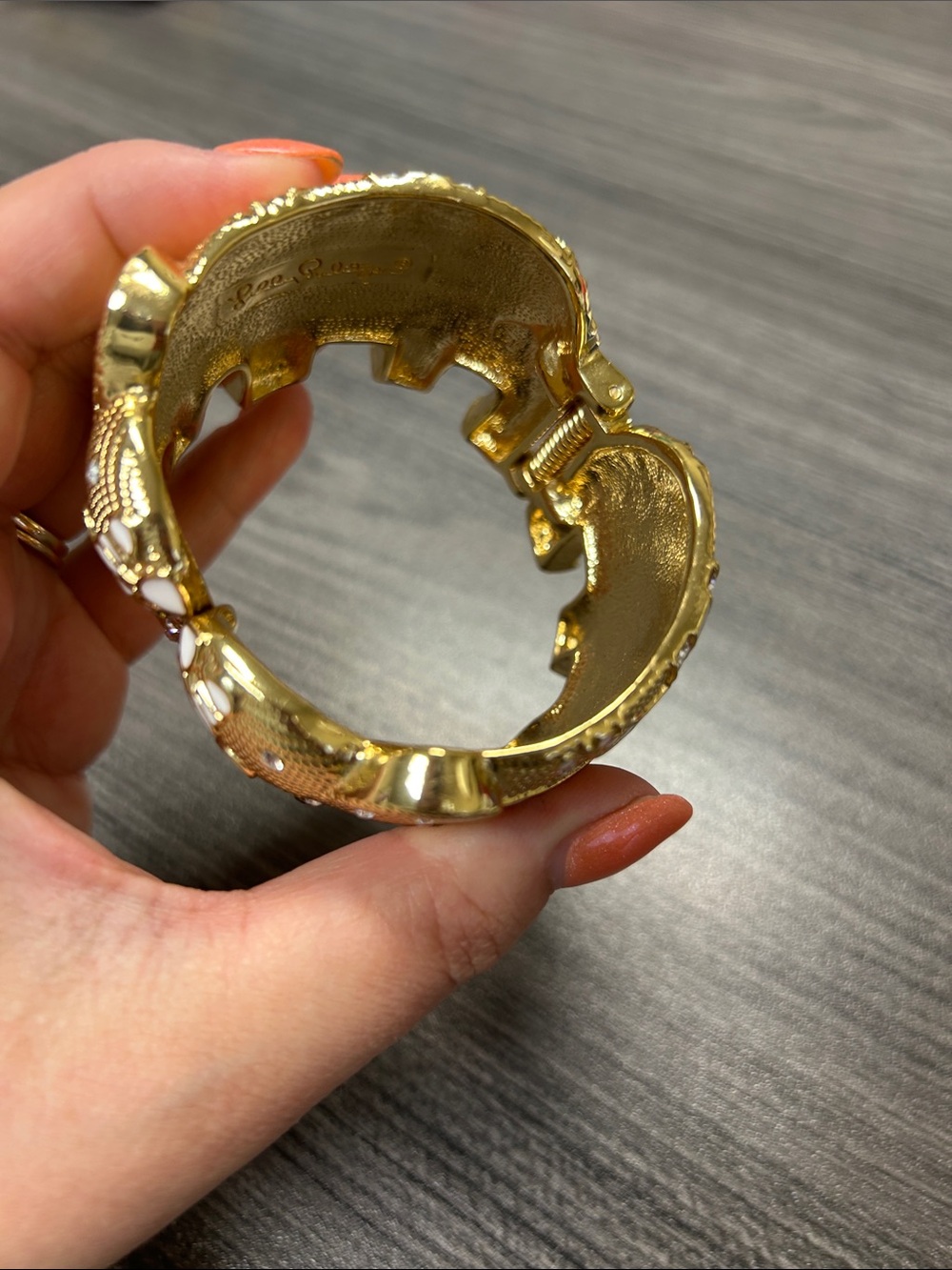 Lilly Pulitzer golden elephant hinged bracelet - Picture 8 of 9
